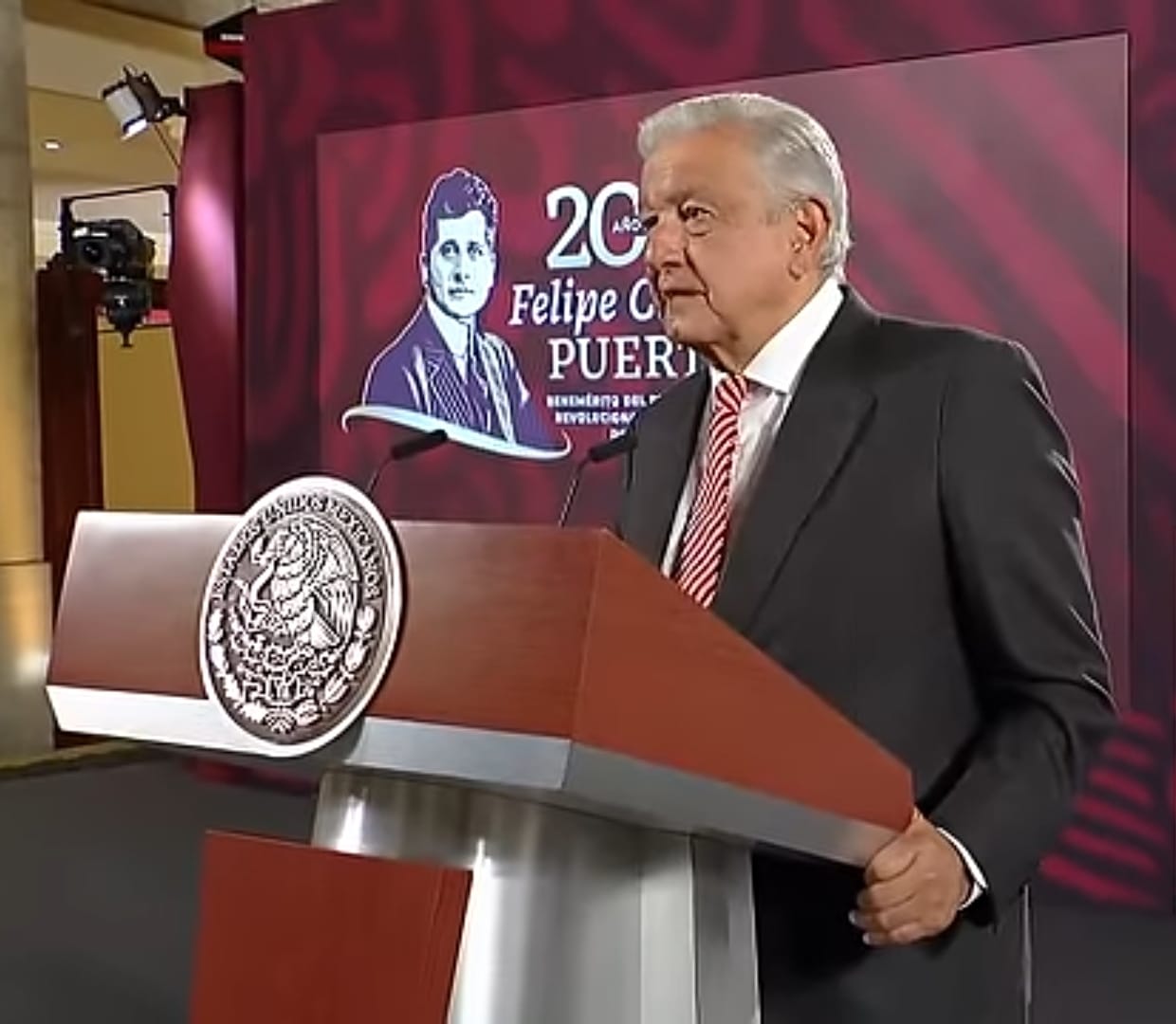 AMLO celebra aprobación de la reforma judicial a pesar de voto de Yunes.